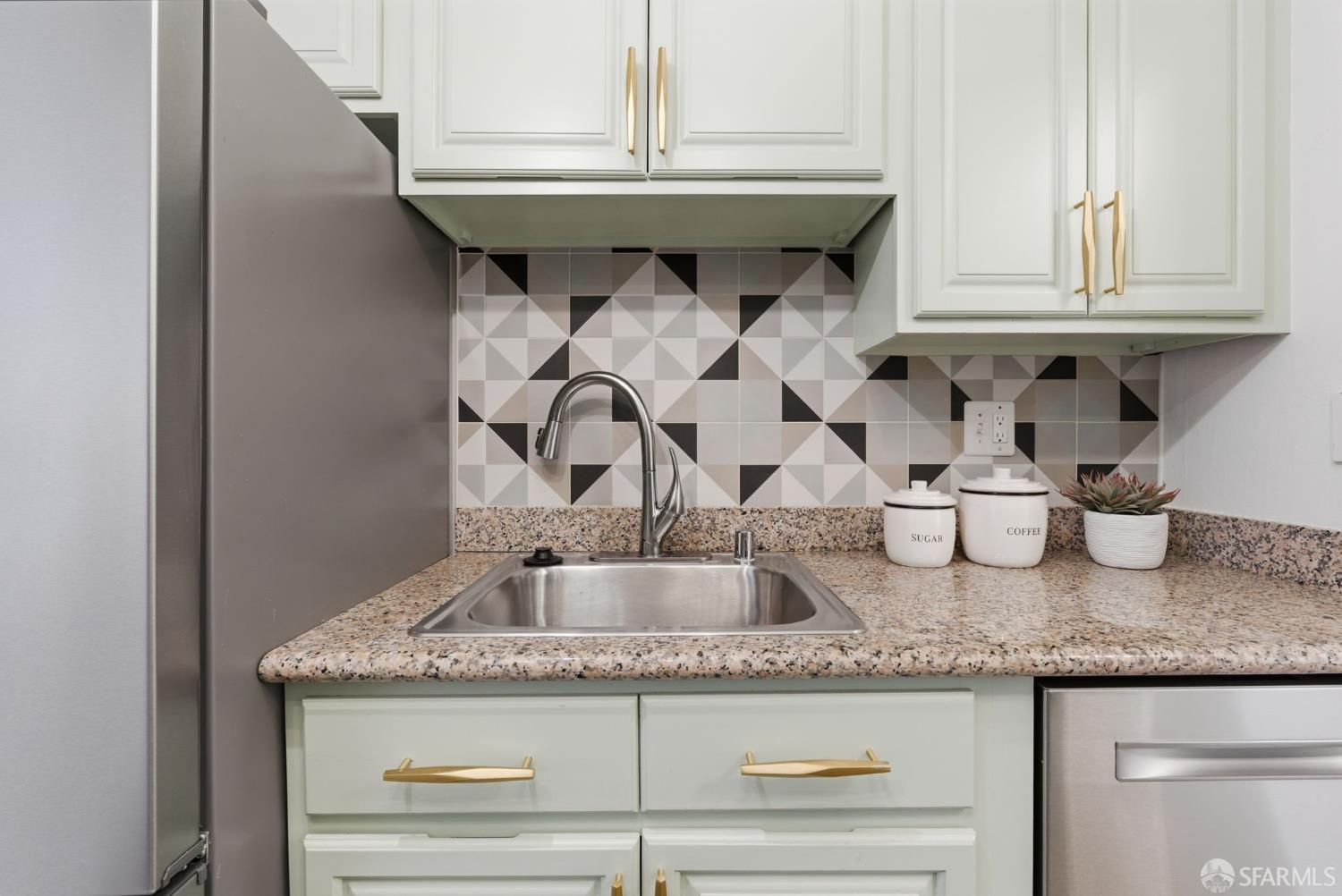 Detail Gallery Image 8 of 31 For 1551 Southgate Ave #102,  Daly City,  CA 94015 - 2 Beds | 2 Baths