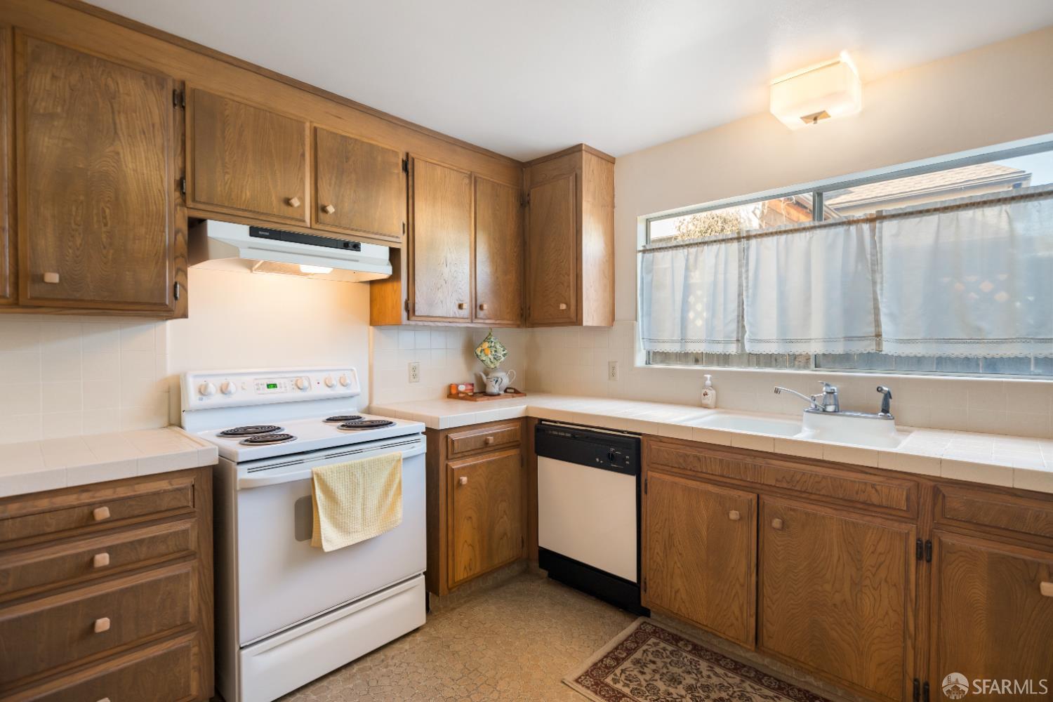 Detail Gallery Image 9 of 27 For 1228 Capuchino Ave, Burlingame,  CA 94010 - 3 Beds | 1 Baths