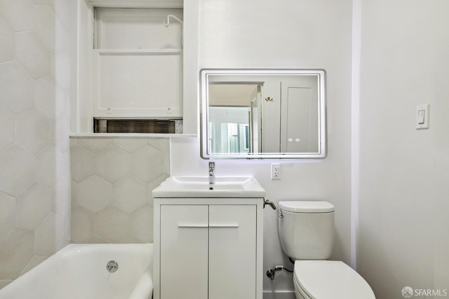 Detail Gallery Image 13 of 15 For 1915 Laguna St #2,  San Francisco,  CA 94115 - 1 Beds | 1 Baths