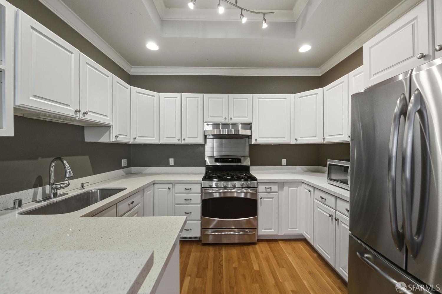 Detail Gallery Image 9 of 28 For 1590 Lyon St, San Francisco,  CA 94115 - 3 Beds | 2 Baths