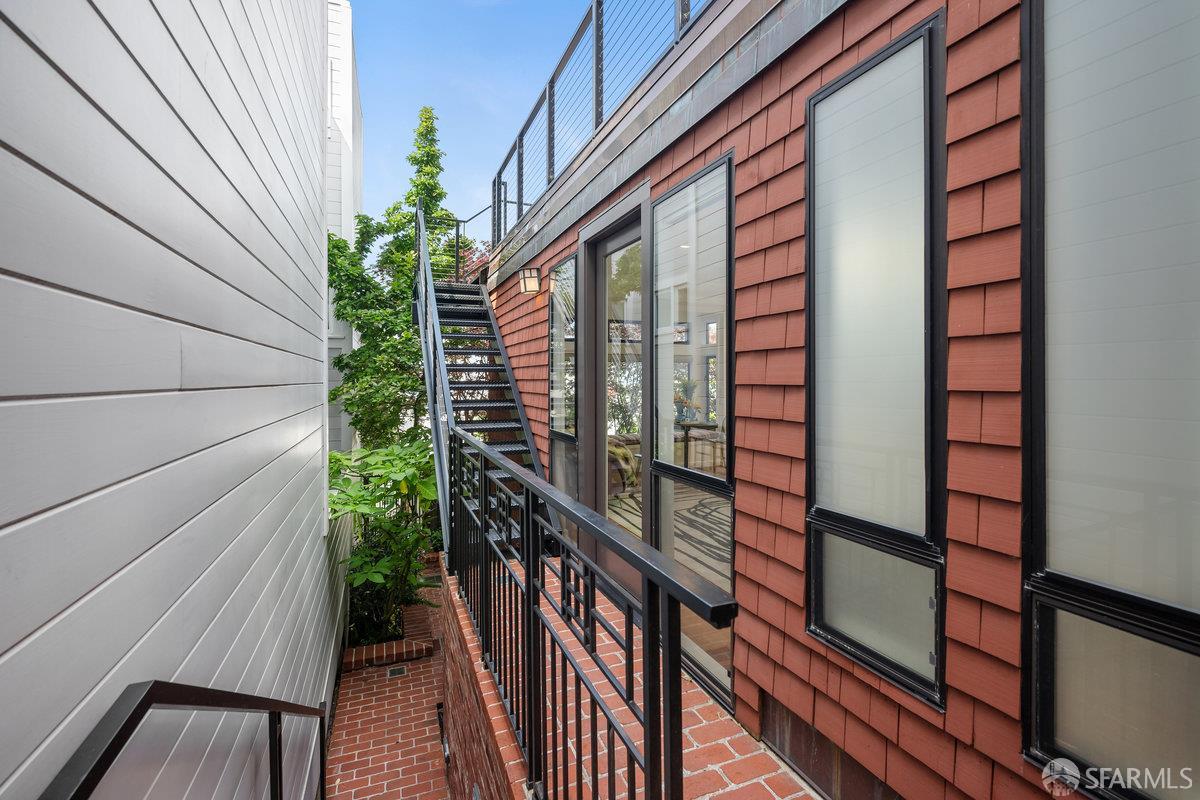 Detail Gallery Image 54 of 84 For 69 Telegraph Place, San Francisco,  CA 94133 - 4 Beds | 3/1 Baths
