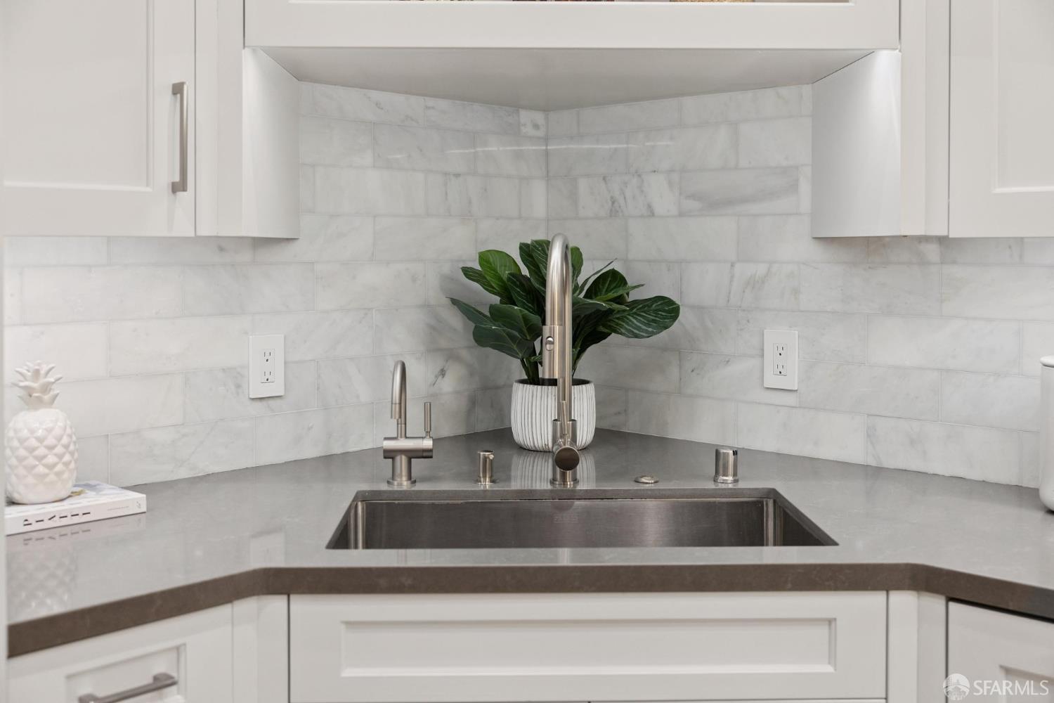 Detail Gallery Image 13 of 31 For 704 18th St, San Francisco,  CA 94107 - 3 Beds | 2 Baths