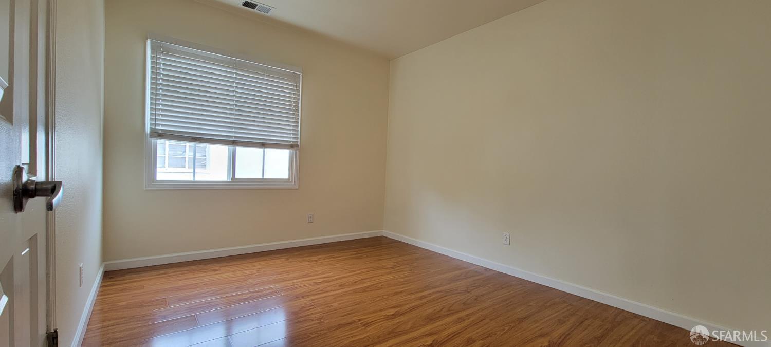 Detail Gallery Image 5 of 8 For 5922 Camden St, Oakland,  CA 94605 - – Beds | – Baths