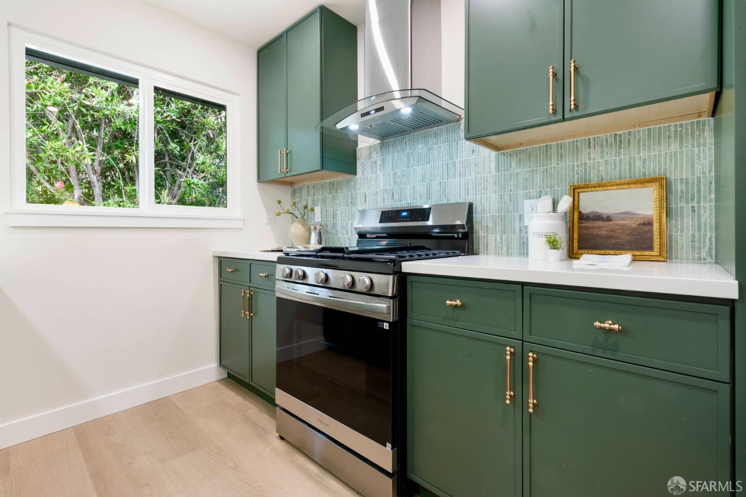 Detail Gallery Image 16 of 57 For 1190 Alicante Dr, Pacifica,  CA 94044 - 3 Beds | 3 Baths