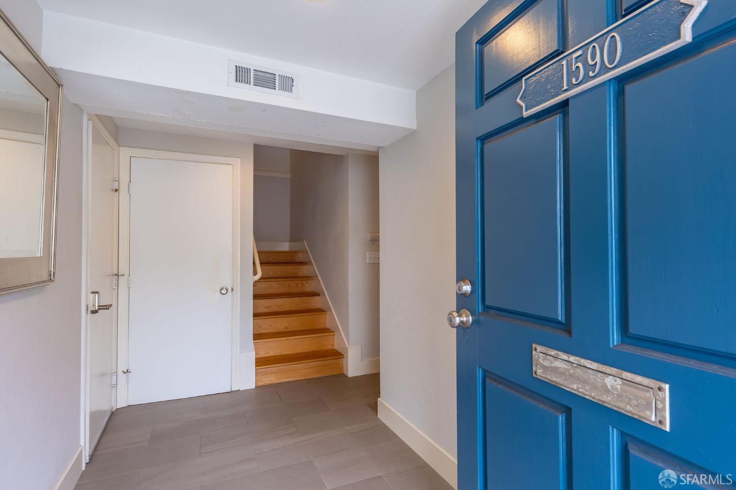 Detail Gallery Image 5 of 28 For 1590 Lyon St, San Francisco,  CA 94115 - 3 Beds | 2 Baths