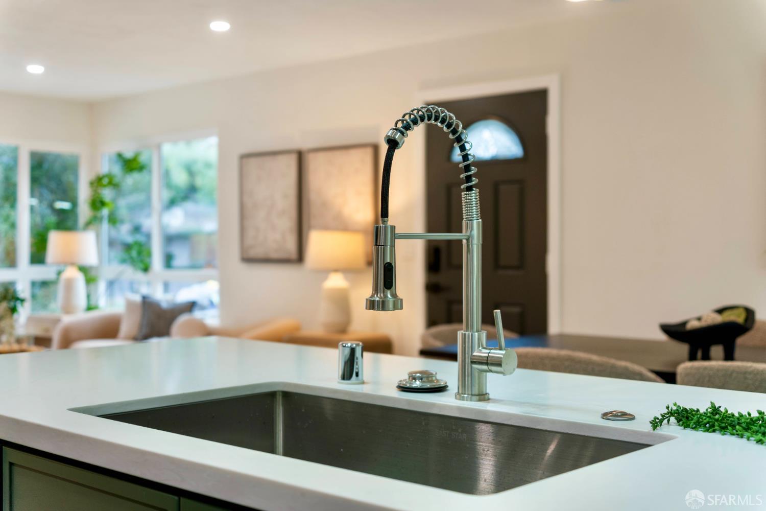 Detail Gallery Image 19 of 57 For 1190 Alicante Dr, Pacifica,  CA 94044 - 3 Beds | 3 Baths