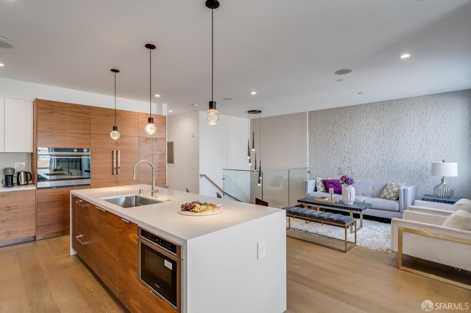 Detail Gallery Image 2 of 40 For 2829 25th St #3,  San Francisco,  CA 94110 - 3 Beds | 2/1 Baths