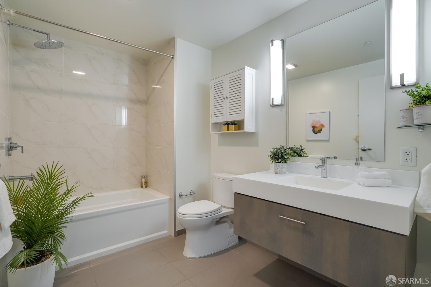 Detail Gallery Image 10 of 22 For 52 Innes Ct #305,  San Francisco,  CA 94124 - 1 Beds | 1 Baths