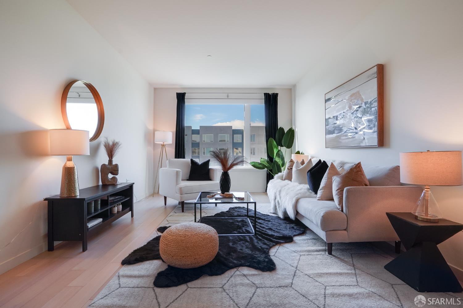 Detail Gallery Image 7 of 22 For 52 Innes Ct #305,  San Francisco,  CA 94124 - 1 Beds | 1 Baths