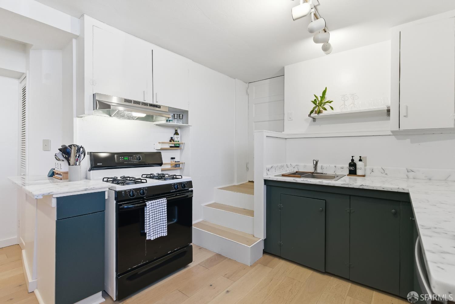 Detail Gallery Image 30 of 56 For 200 Hoffman Ave, San Francisco,  CA 94114 - – Beds | – Baths