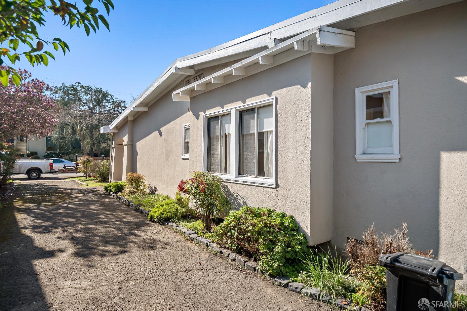 Detail Gallery Image 23 of 27 For 1228 Capuchino Ave, Burlingame,  CA 94010 - 3 Beds | 1 Baths