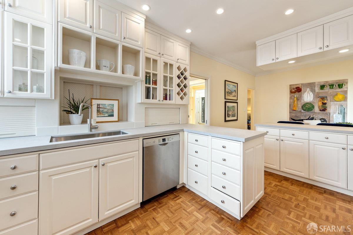 Detail Gallery Image 18 of 84 For 69 Telegraph Place, San Francisco,  CA 94133 - 4 Beds | 3/1 Baths