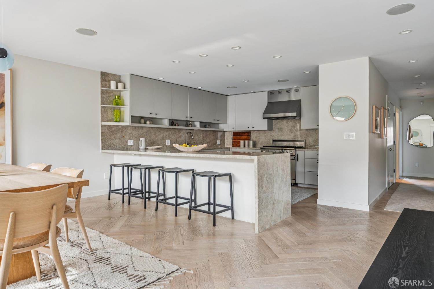 Photo #8: 426102502 Listing: Photo #8