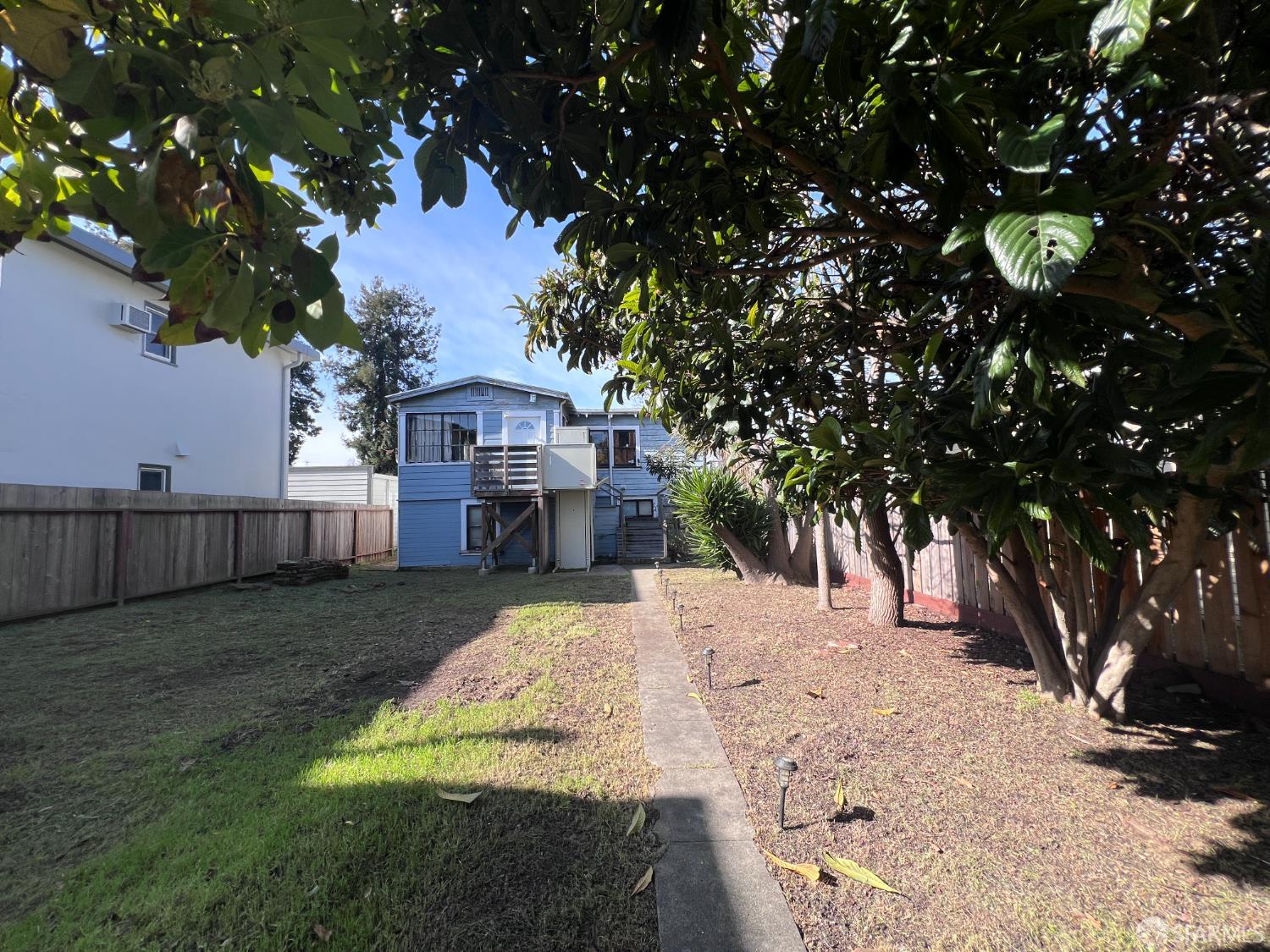 Detail Gallery Image 2 of 9 For 2324 Browning St, Berkeley,  CA 94702 - 2 Beds | 1 Baths