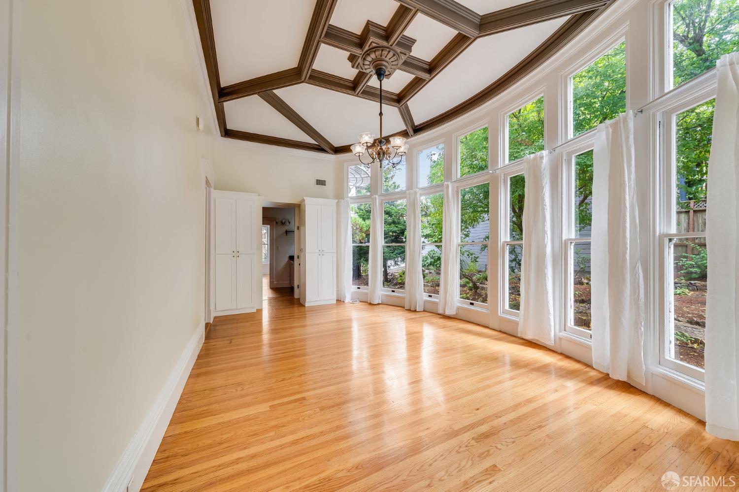 Detail Gallery Image 25 of 73 For 250 Douglass St, San Francisco,  CA 94114 - – Beds | – Baths