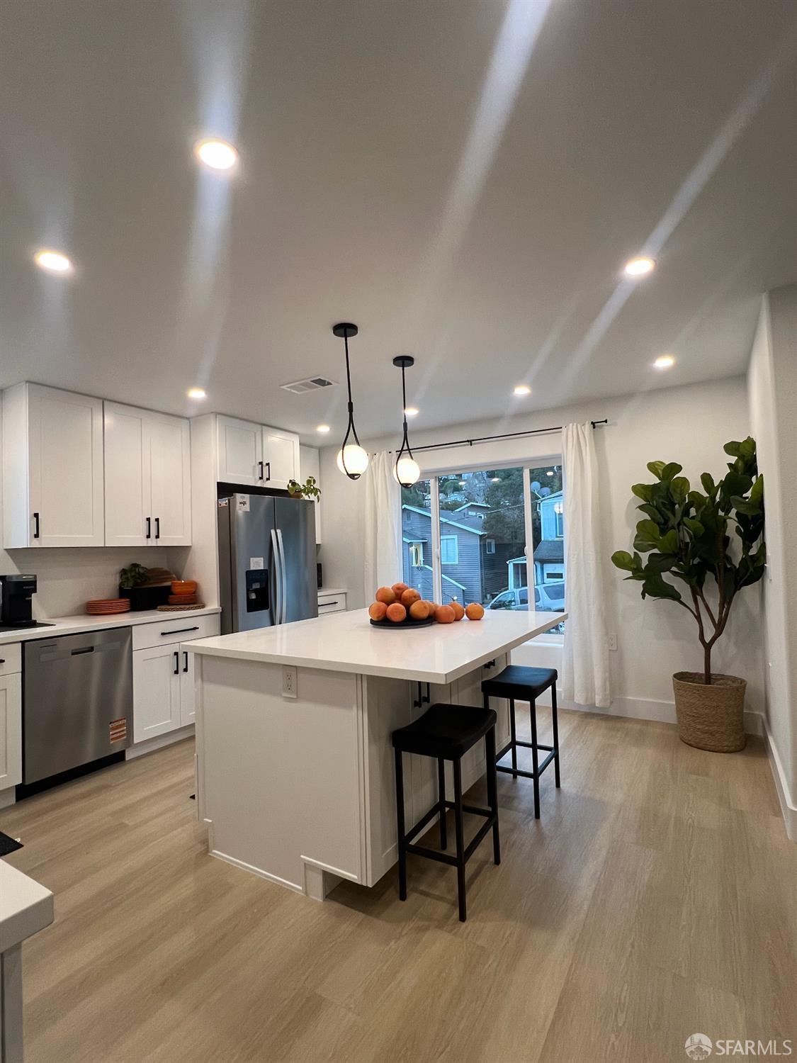 Detail Gallery Image 7 of 57 For 480 Monterey St, Brisbane,  CA 94005 - 3 Beds | 2 Baths