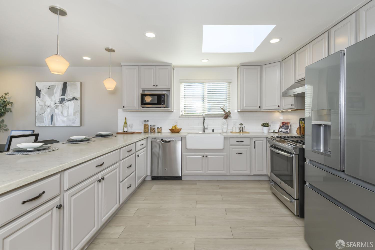 Detail Gallery Image 6 of 21 For 176 Gladstone Dr, San Francisco,  CA 94112 - 2 Beds | 2 Baths