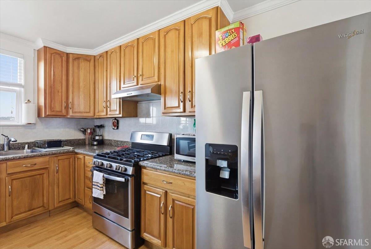 Detail Gallery Image 10 of 38 For 424 Bellevue Ave, Daly City,  CA 94014 - 5 Beds | 2 Baths