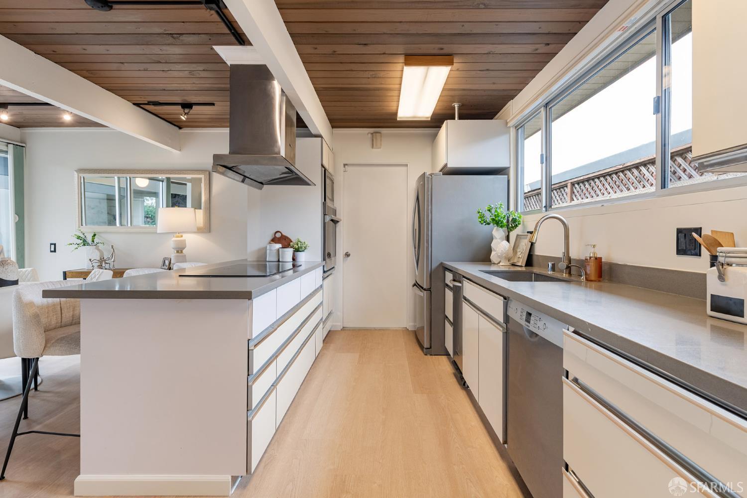 Detail Gallery Image 19 of 55 For 275 Puffin Ct, Foster City,  CA 94404 - 5 Beds | 2 Baths