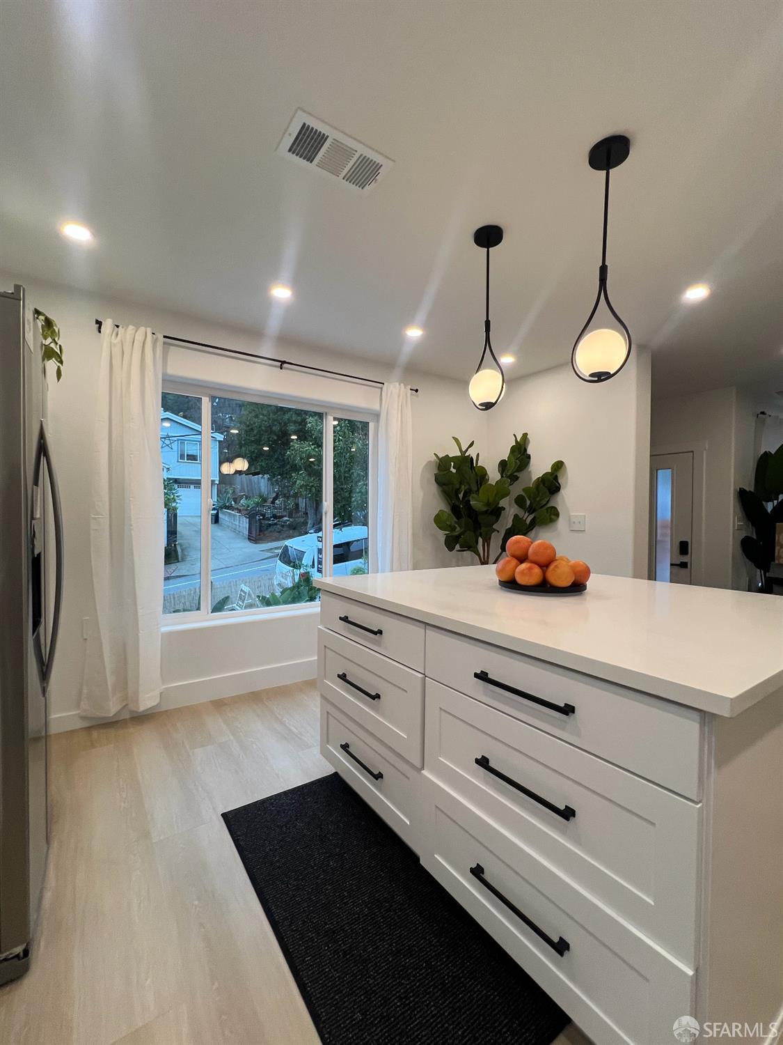 Detail Gallery Image 6 of 57 For 480 Monterey St, Brisbane,  CA 94005 - 3 Beds | 2 Baths