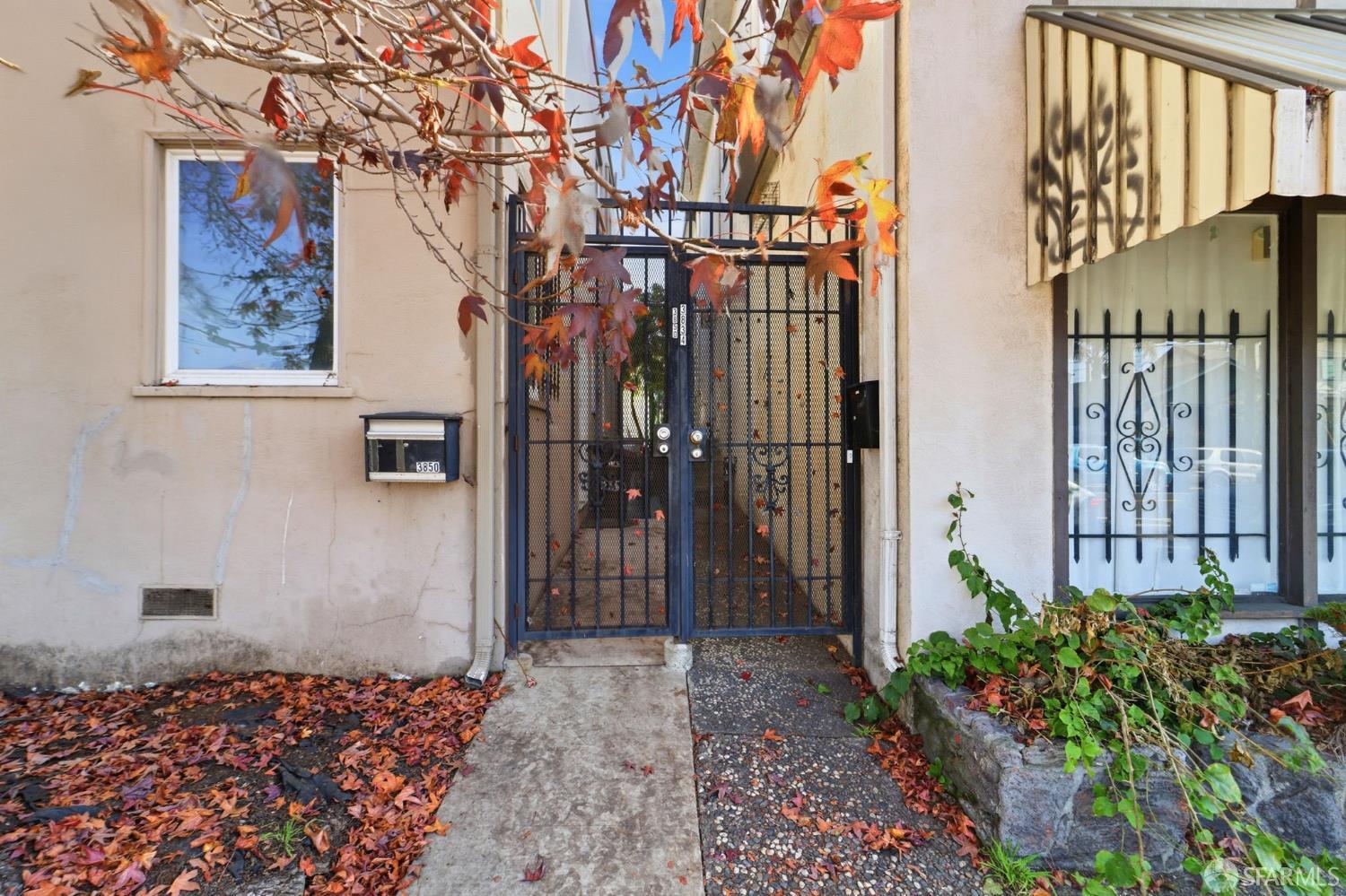 Detail Gallery Image 10 of 46 For 3850 Market St, Oakland,  CA 94608 - – Beds | – Baths