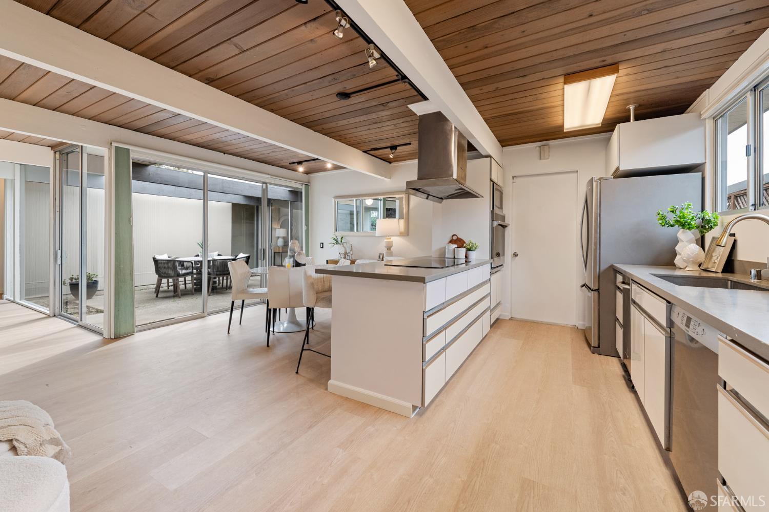 Detail Gallery Image 18 of 55 For 275 Puffin Ct, Foster City,  CA 94404 - 5 Beds | 2 Baths