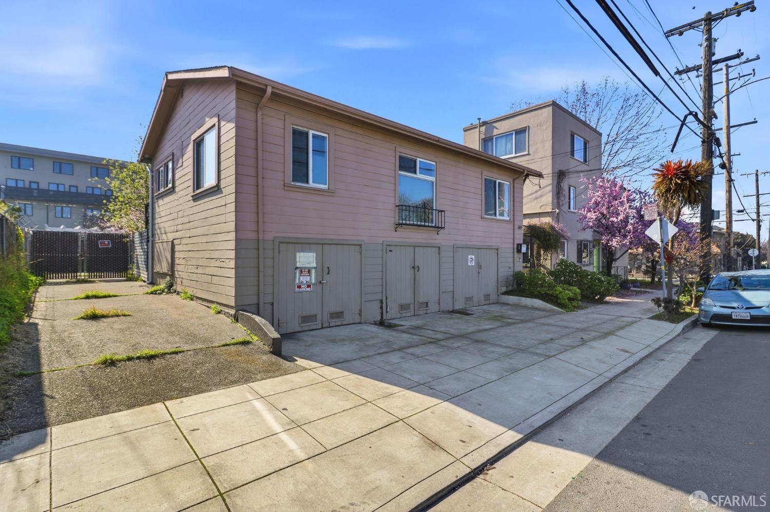 Detail Gallery Image 6 of 46 For 3850 Market St, Oakland,  CA 94608 - – Beds | – Baths