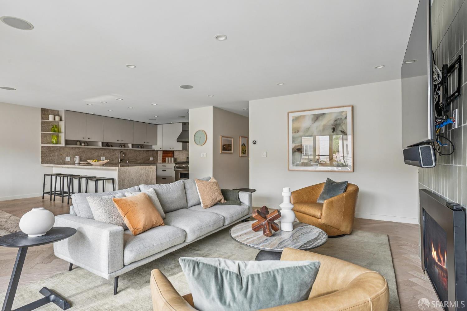 Photo #4: 426102502 Listing: Photo #4