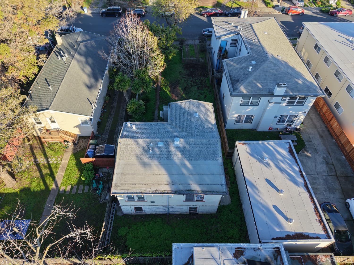 Detail Gallery Image 5 of 9 For 2324 Browning St, Berkeley,  CA 94702 - 2 Beds | 1 Baths