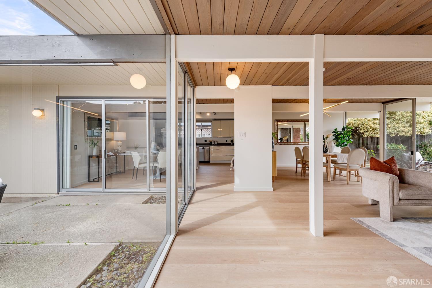 Detail Gallery Image 11 of 55 For 275 Puffin Ct, Foster City,  CA 94404 - 5 Beds | 2 Baths