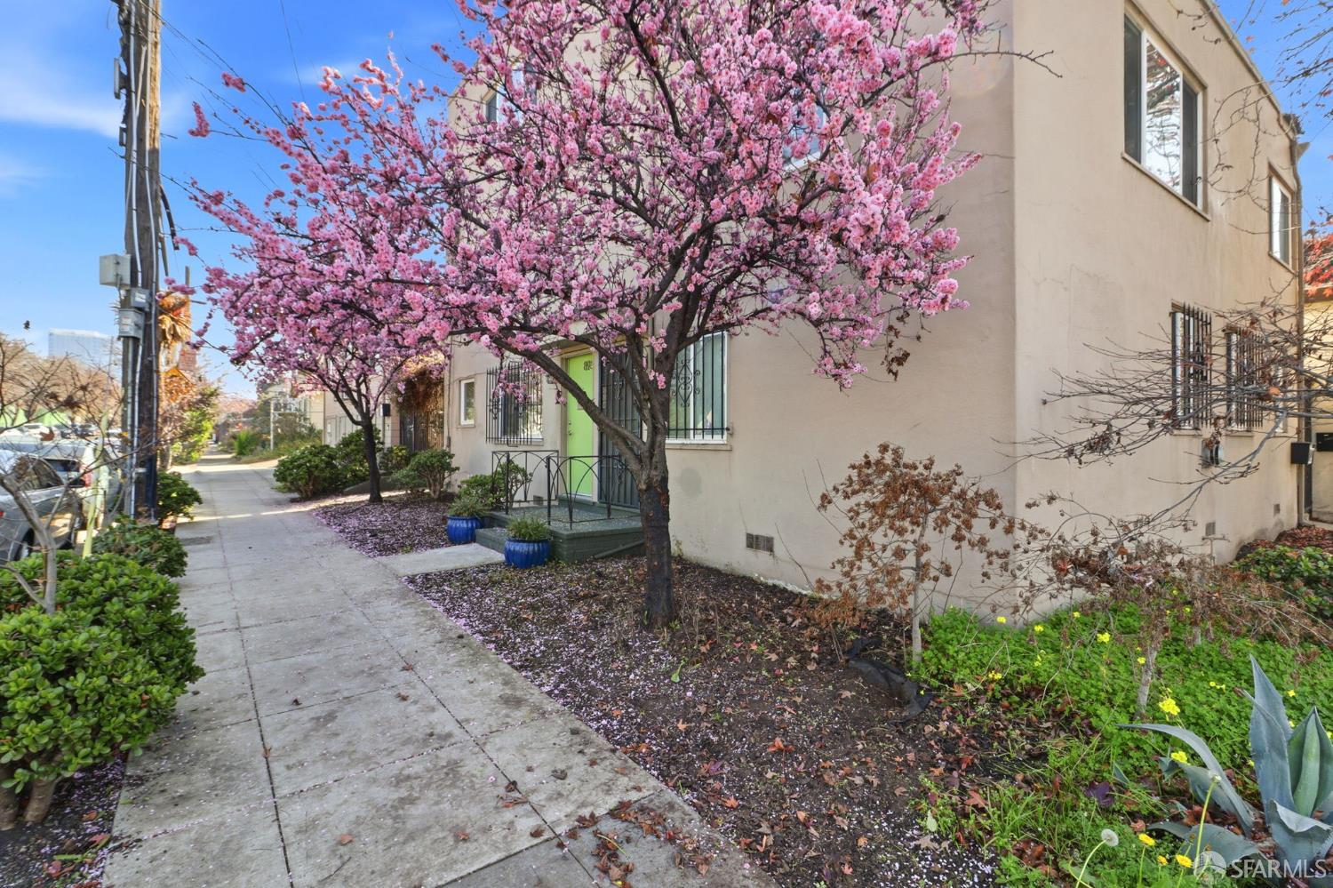 Detail Gallery Image 4 of 46 For 3850 Market St, Oakland,  CA 94608 - – Beds | – Baths