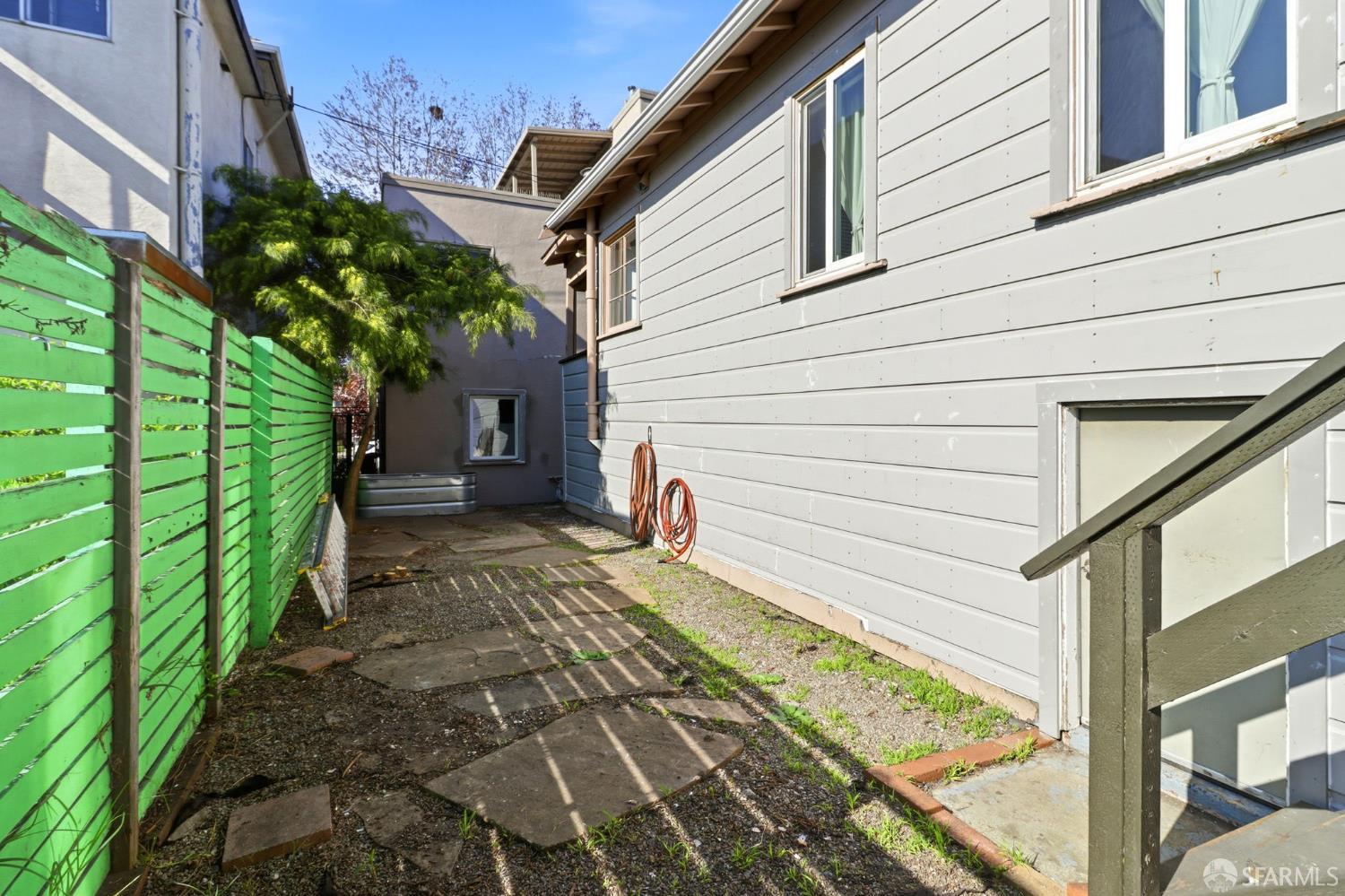 Detail Gallery Image 9 of 46 For 3850 Market St, Oakland,  CA 94608 - – Beds | – Baths