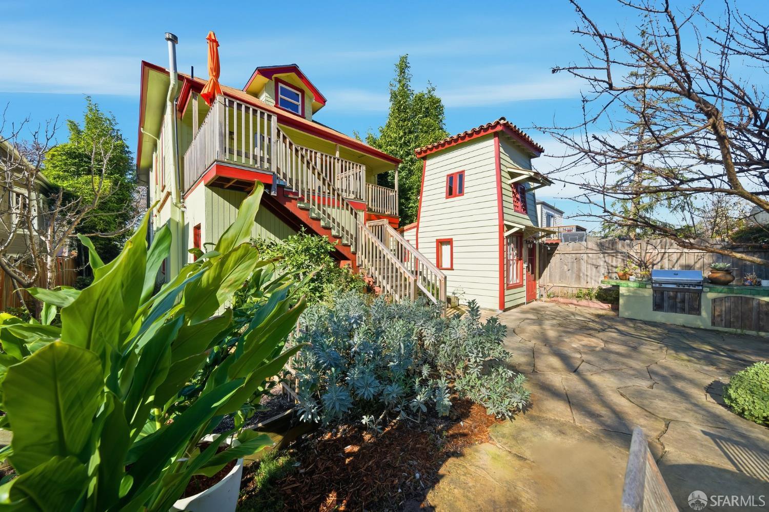 Detail Gallery Image 37 of 42 For 2231 Byron St, Berkeley,  CA 94702 - 4 Beds | 2 Baths