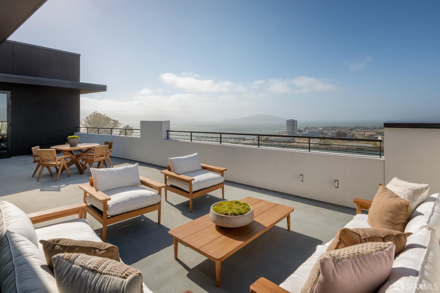 Detail Gallery Image 8 of 62 For 1 Bristol Ct #506,  San Francisco,  CA 94130 - 3 Beds | 3/1 Baths