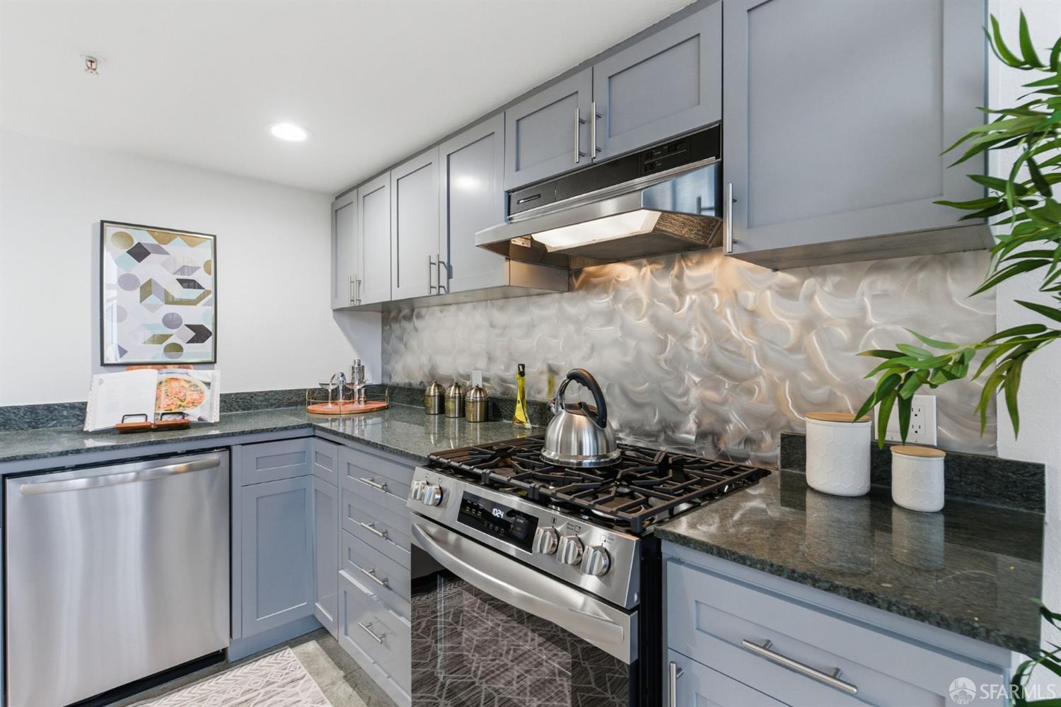 Detail Gallery Image 8 of 30 For 18 Lansing St #203,  San Francisco,  CA 94105 - 1 Beds | 1/1 Baths