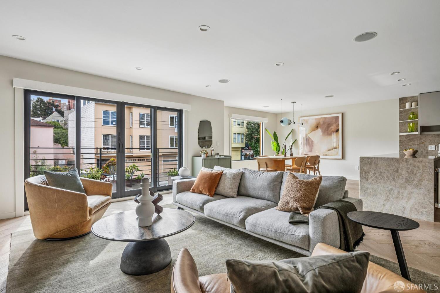 Photo #2: 426102502 Listing: Photo #2