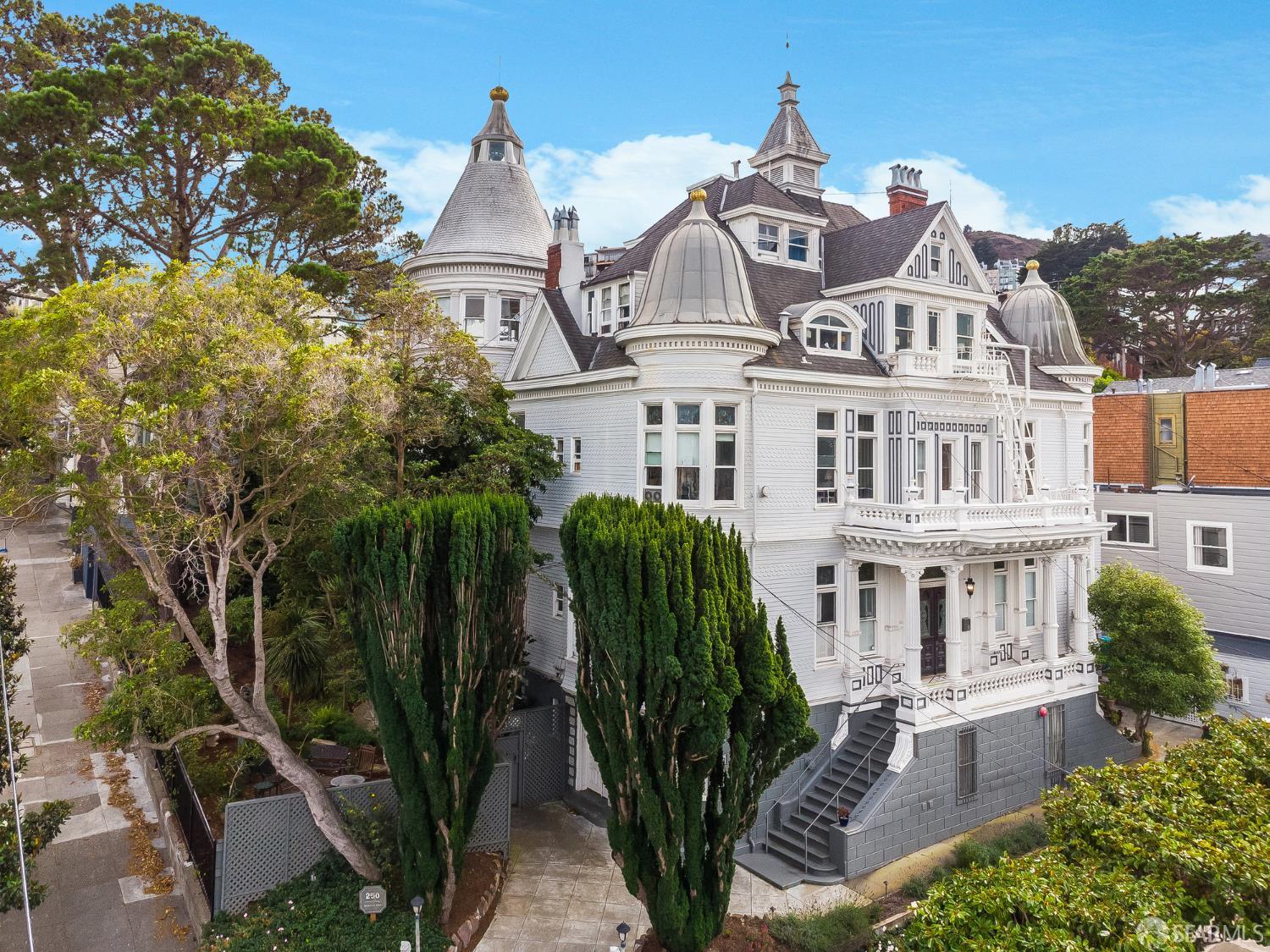 Detail Gallery Image 3 of 73 For 250 Douglass St, San Francisco,  CA 94114 - – Beds | – Baths