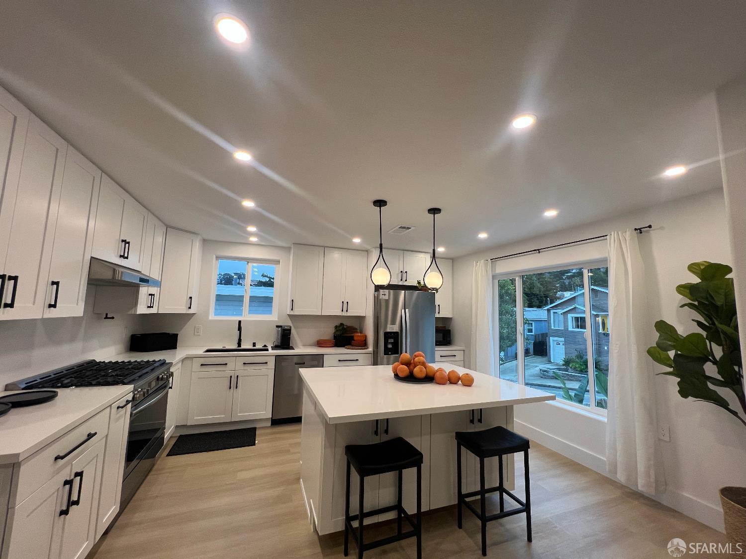 Detail Gallery Image 8 of 57 For 480 Monterey St, Brisbane,  CA 94005 - 3 Beds | 2 Baths