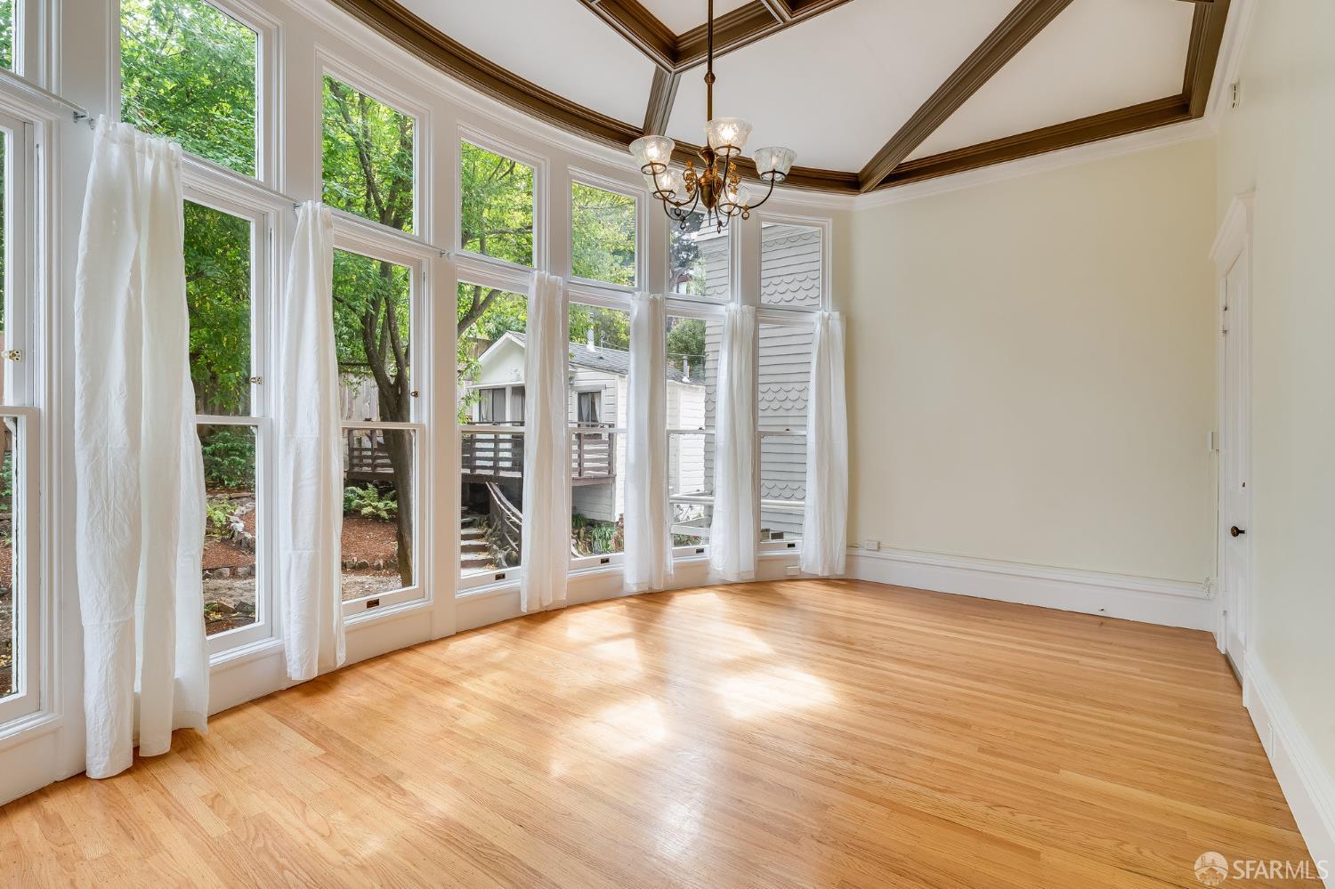 Detail Gallery Image 26 of 73 For 250 Douglass St, San Francisco,  CA 94114 - – Beds | – Baths