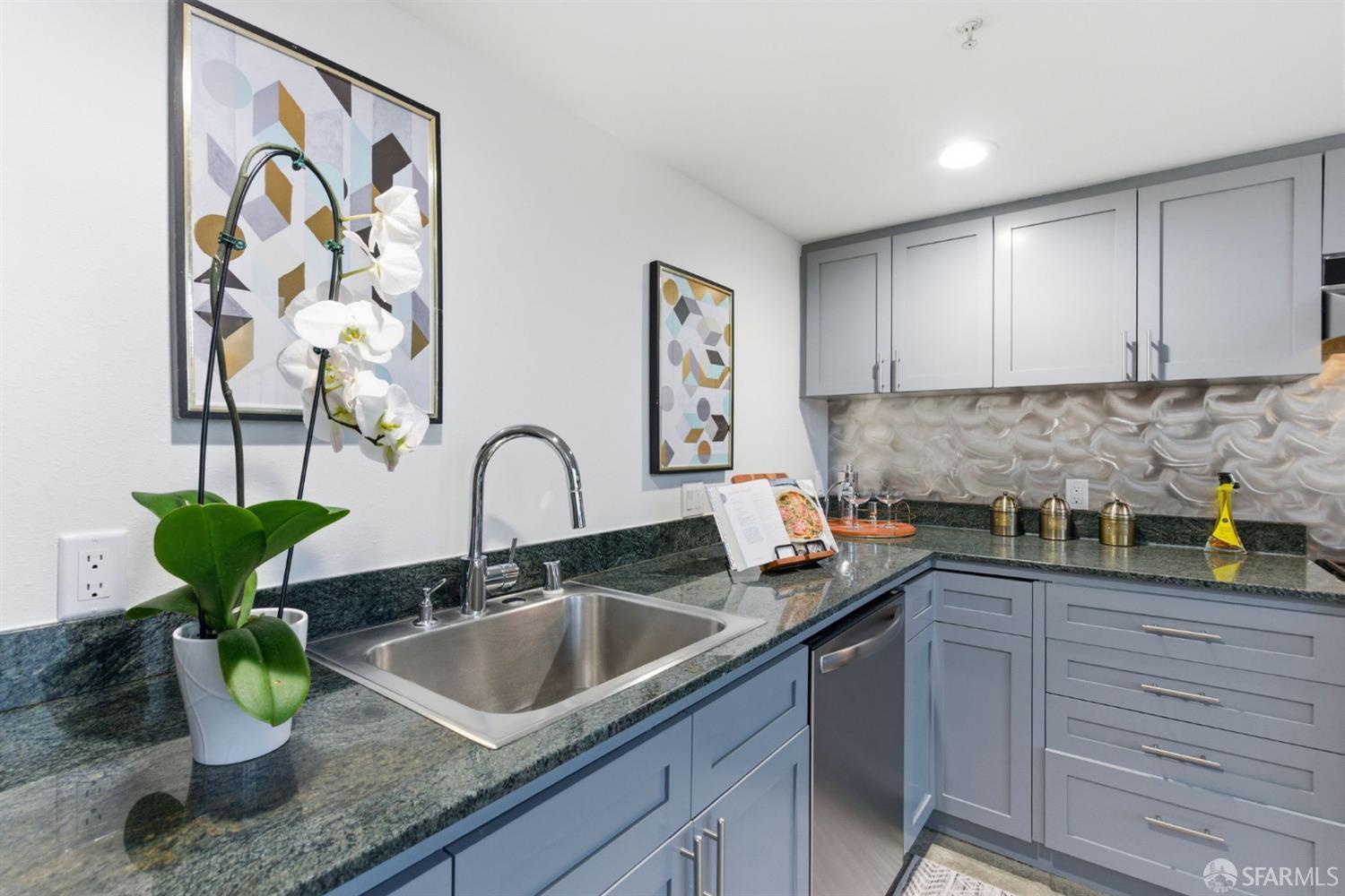 Detail Gallery Image 7 of 30 For 18 Lansing St #203,  San Francisco,  CA 94105 - 1 Beds | 1/1 Baths