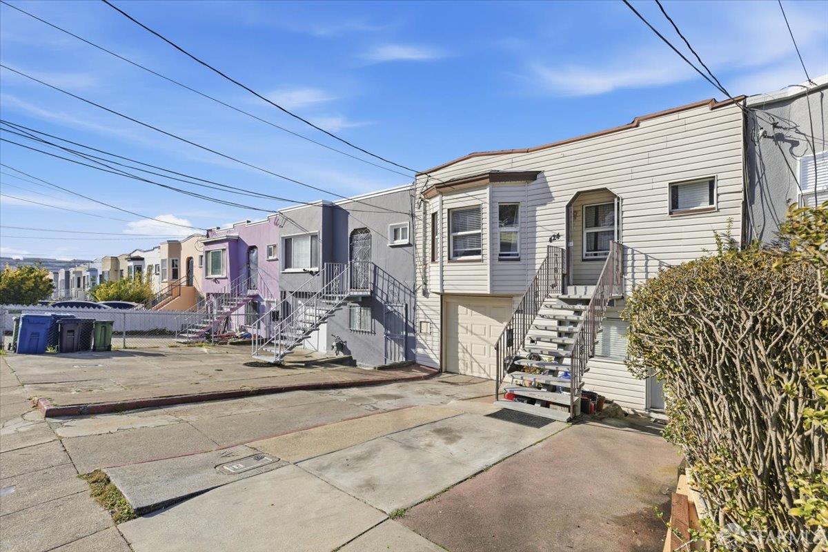 Detail Gallery Image 3 of 38 For 424 Bellevue Ave, Daly City,  CA 94014 - 5 Beds | 2 Baths