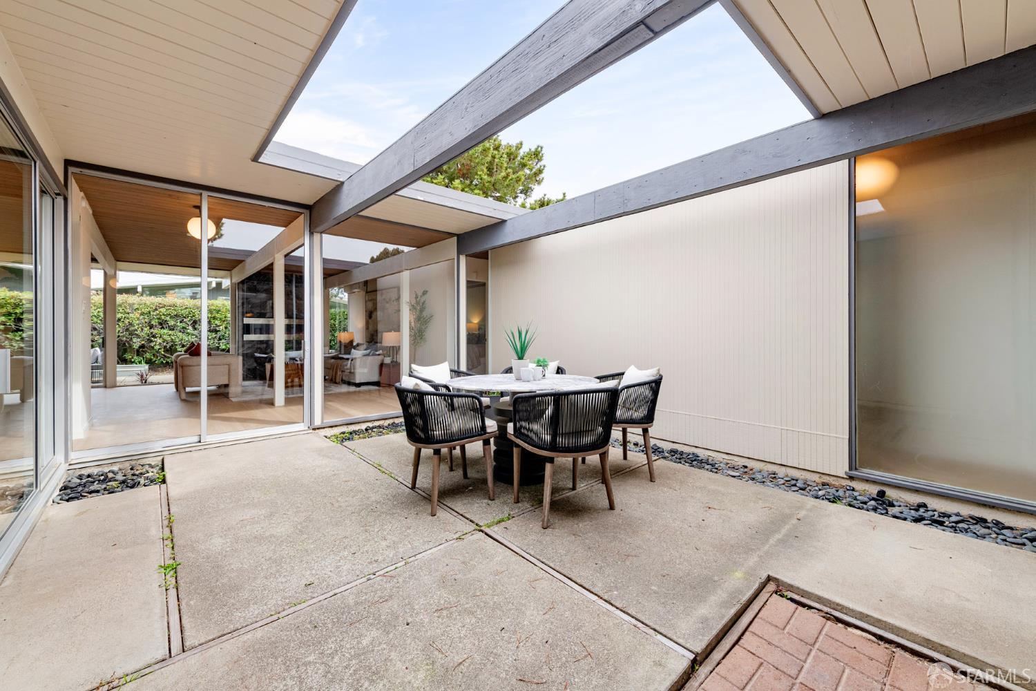 Detail Gallery Image 3 of 55 For 275 Puffin Ct, Foster City,  CA 94404 - 5 Beds | 2 Baths