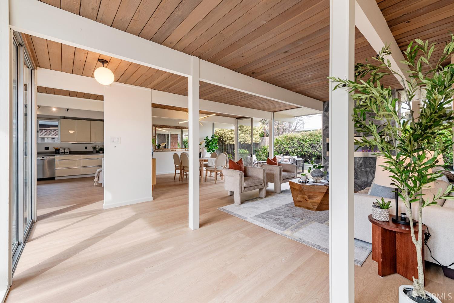 Detail Gallery Image 10 of 55 For 275 Puffin Ct, Foster City,  CA 94404 - 5 Beds | 2 Baths