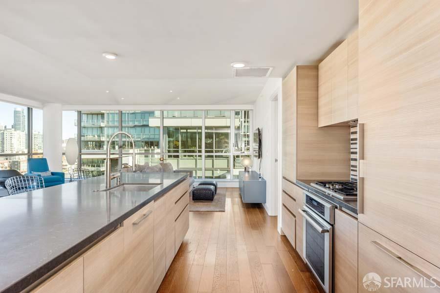 Detail Gallery Image 9 of 34 For 718 Long Bridge St #1003,  San Francisco,  CA 94158 - 3 Beds | 3 Baths