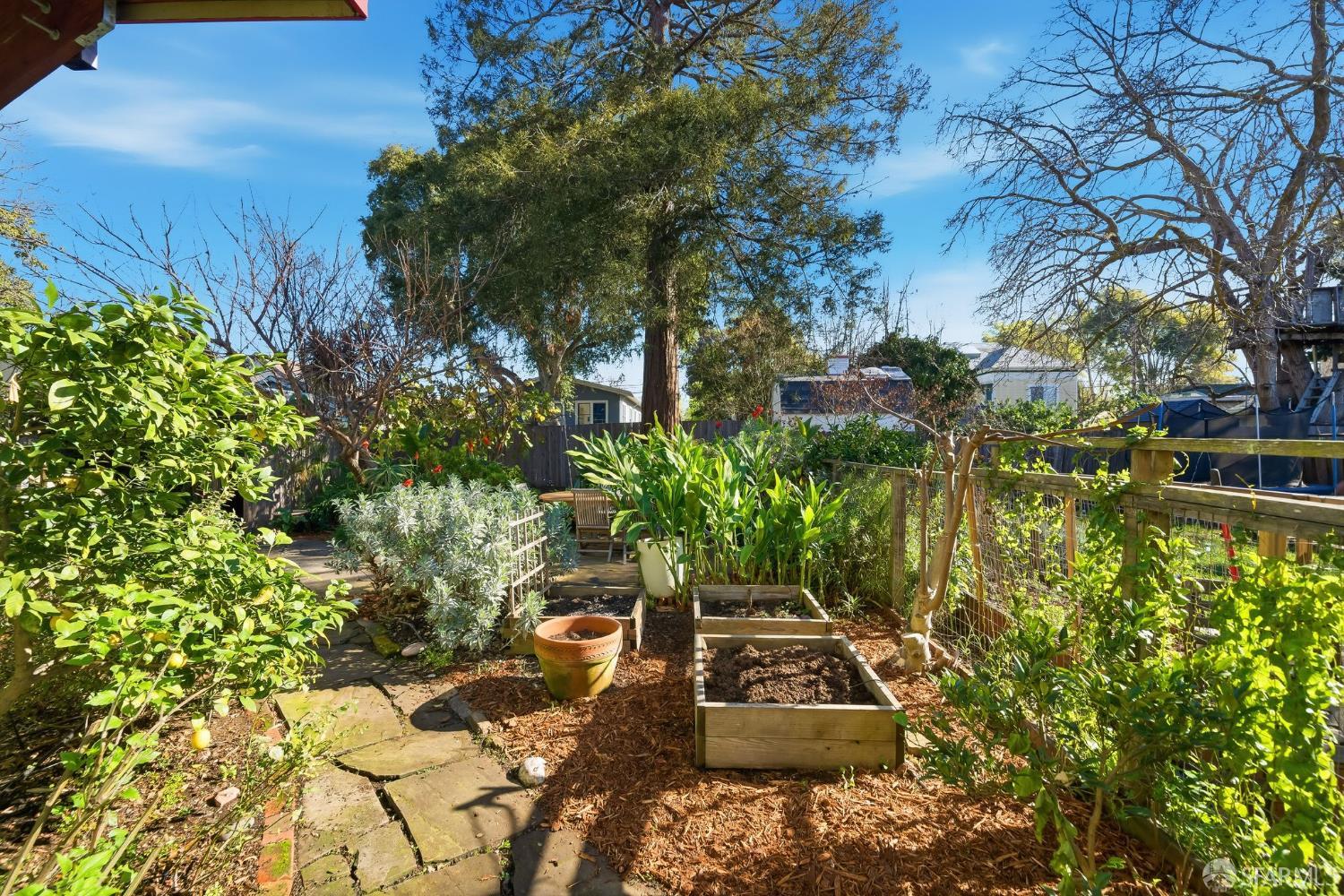 Detail Gallery Image 38 of 42 For 2231 Byron St, Berkeley,  CA 94702 - 4 Beds | 2 Baths