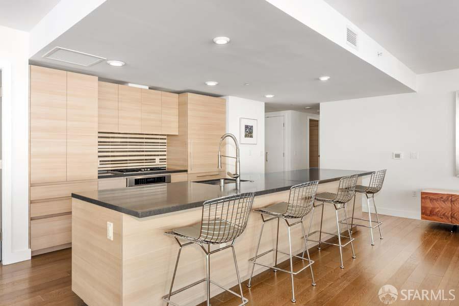 Detail Gallery Image 10 of 34 For 718 Long Bridge St #1003,  San Francisco,  CA 94158 - 3 Beds | 3 Baths