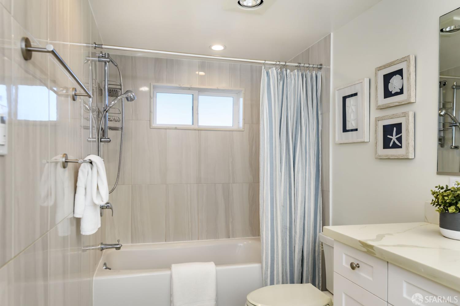 Detail Gallery Image 17 of 21 For 176 Gladstone Dr, San Francisco,  CA 94112 - 2 Beds | 2 Baths
