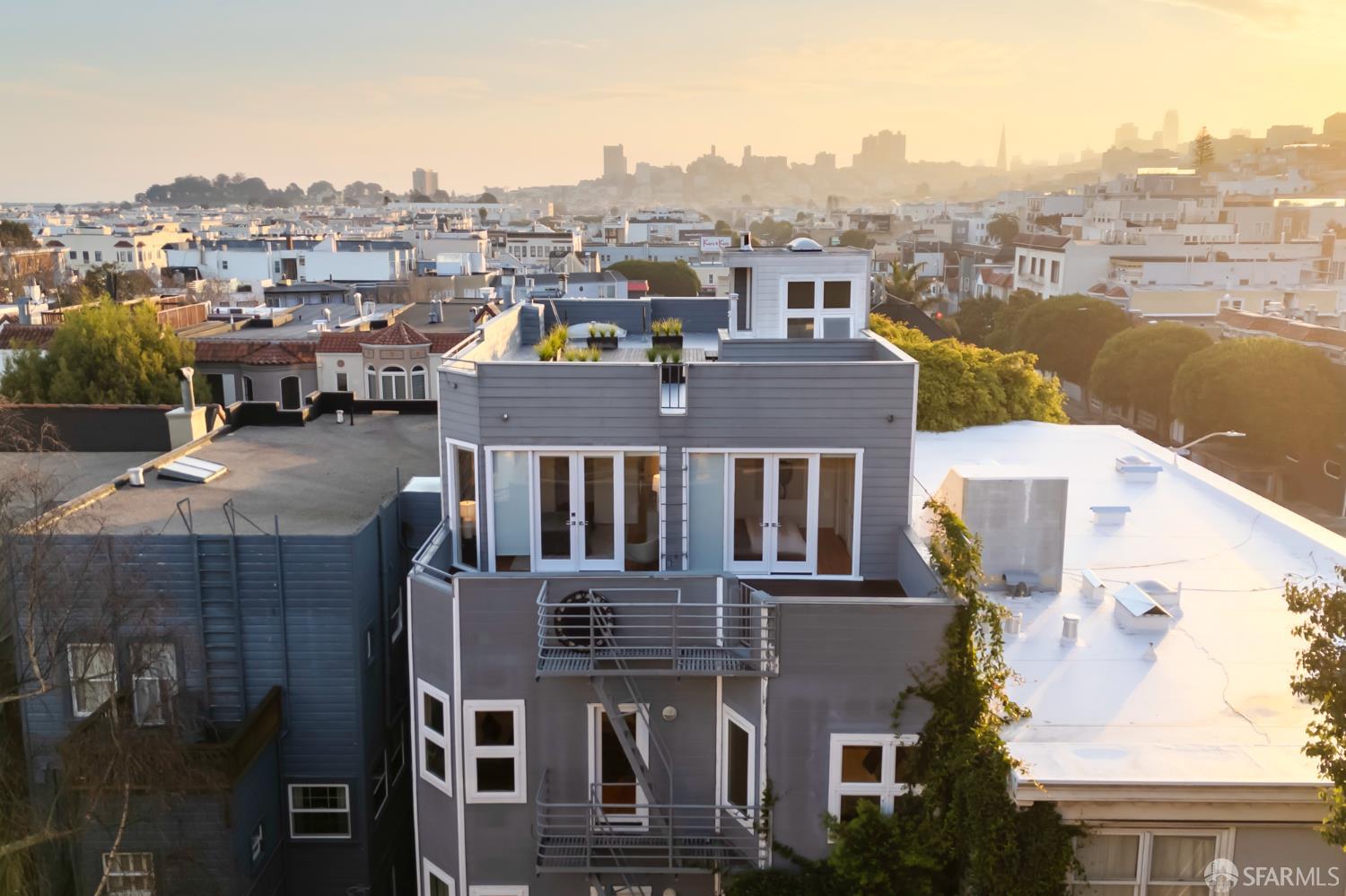 Detail Gallery Image 42 of 45 For 3011 Baker St, San Francisco,  CA 94123 - 4 Beds | 3/1 Baths