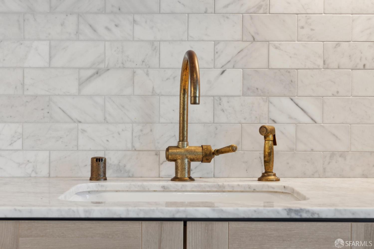 Photo #9: 426103213 Listing: Photo #9