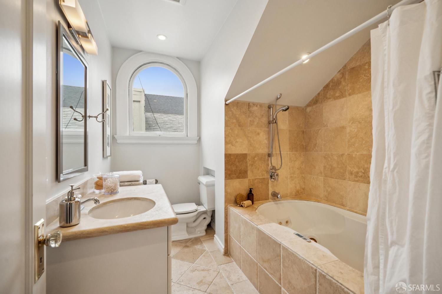 Detail Gallery Image 40 of 44 For 2112 Pine St #B,  San Francisco,  CA 94115 - 3 Beds | 2 Baths